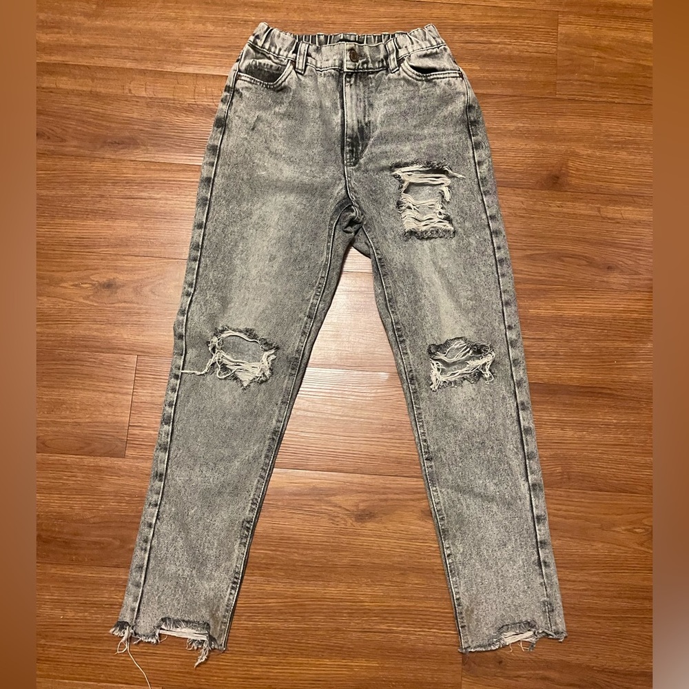 Women’s Gray ripped jeans